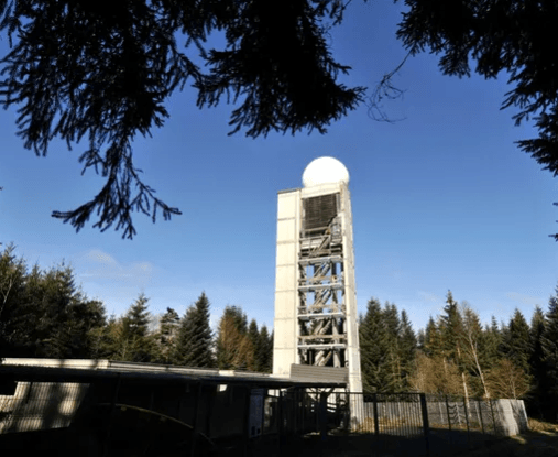 Tour radar météorologique à Sembadel